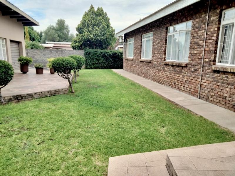 5 Bedroom Property for Sale in Douglas Northern Cape